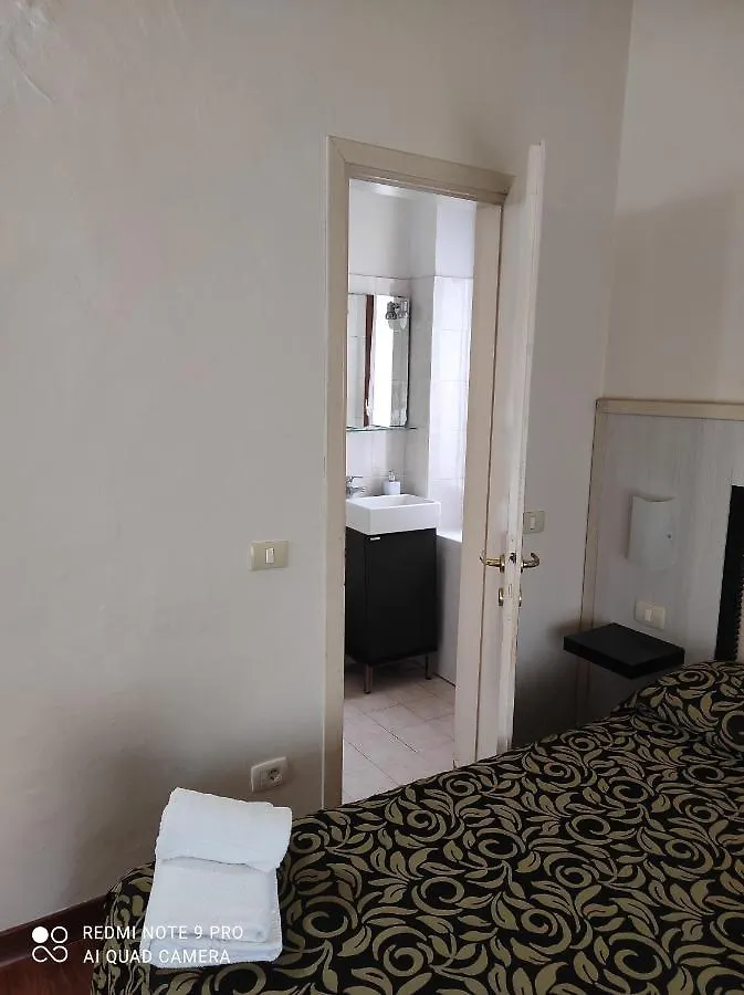 Florence Room B&B 2*,